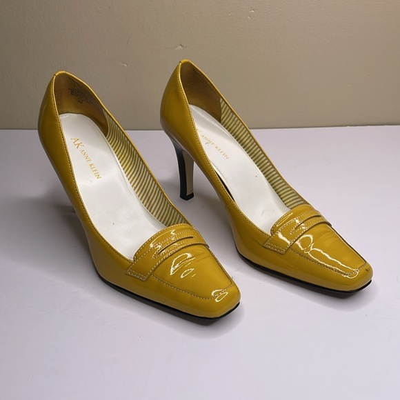 ANNE KLEIN Pumps Mustard IMPACT Patent Leather Academia Career Loafer High Heel - Picture 1 of 16